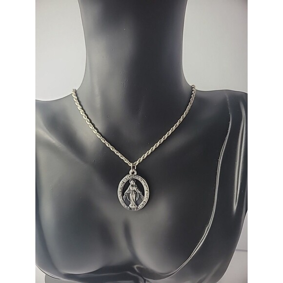 Vintage Necklace Chain Silver Tone Medal of Immaculate Conception Charm Jewelry - Picture 3 of 13